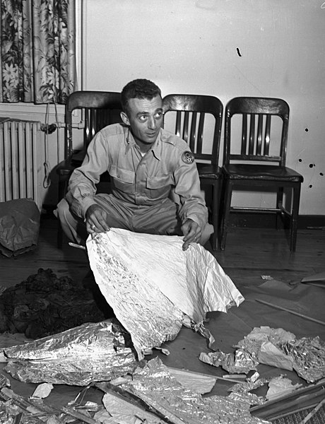 The balloon at Fort Worth Army Air Field, 1947 (Wikimedia Commons). Major Jesse Marcel, pictured here, was later to deny this was the actual Roswell debris.